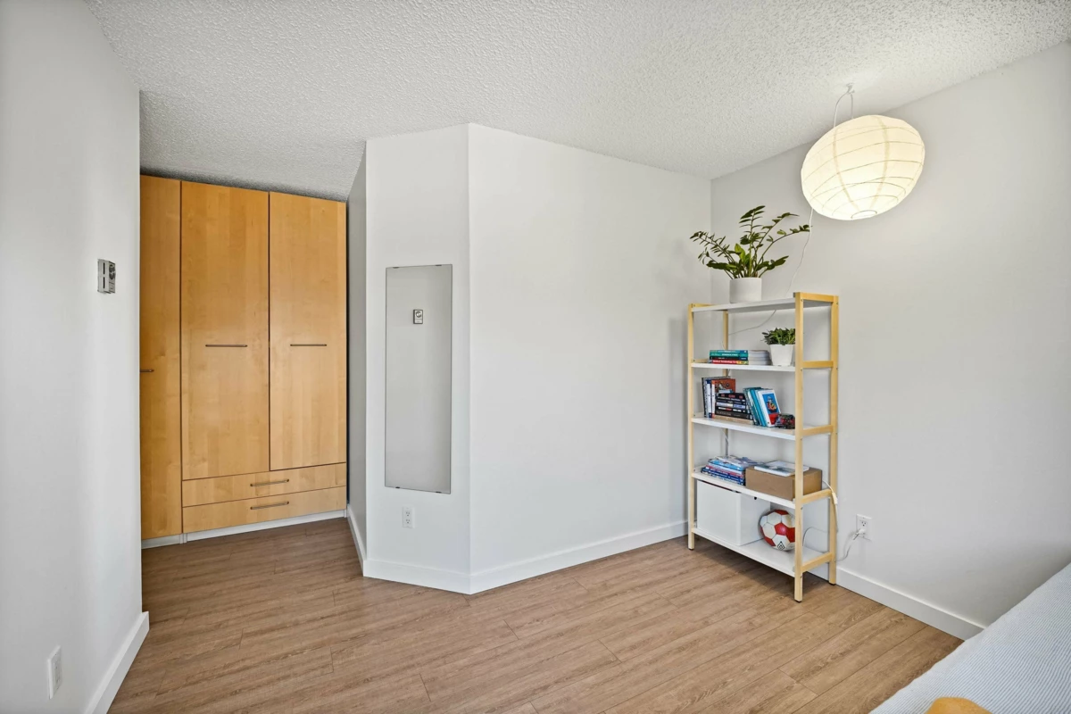 Bedroom 3 Photo of 301 674 W 17th Avenue, Vancouver, BC
