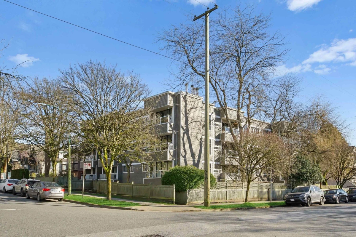 Exterior Front Photo of 301 674 W 17th Avenue, Vancouver, BC