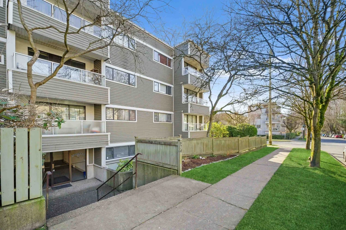 Exterior Rear Photo of 301 674 W 17th Avenue, Vancouver, BC