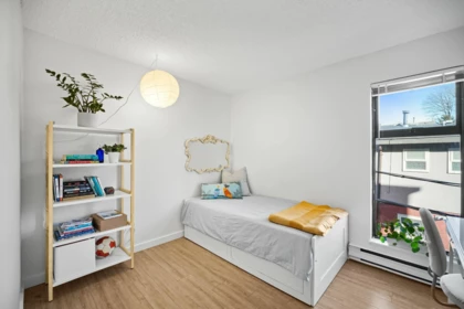 Bedroom 2 Photo of 301 674 W 17th Avenue, Vancouver, BC