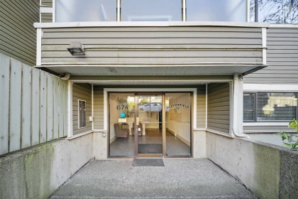 301 674 W 17th Avenue, Vancouver, BC