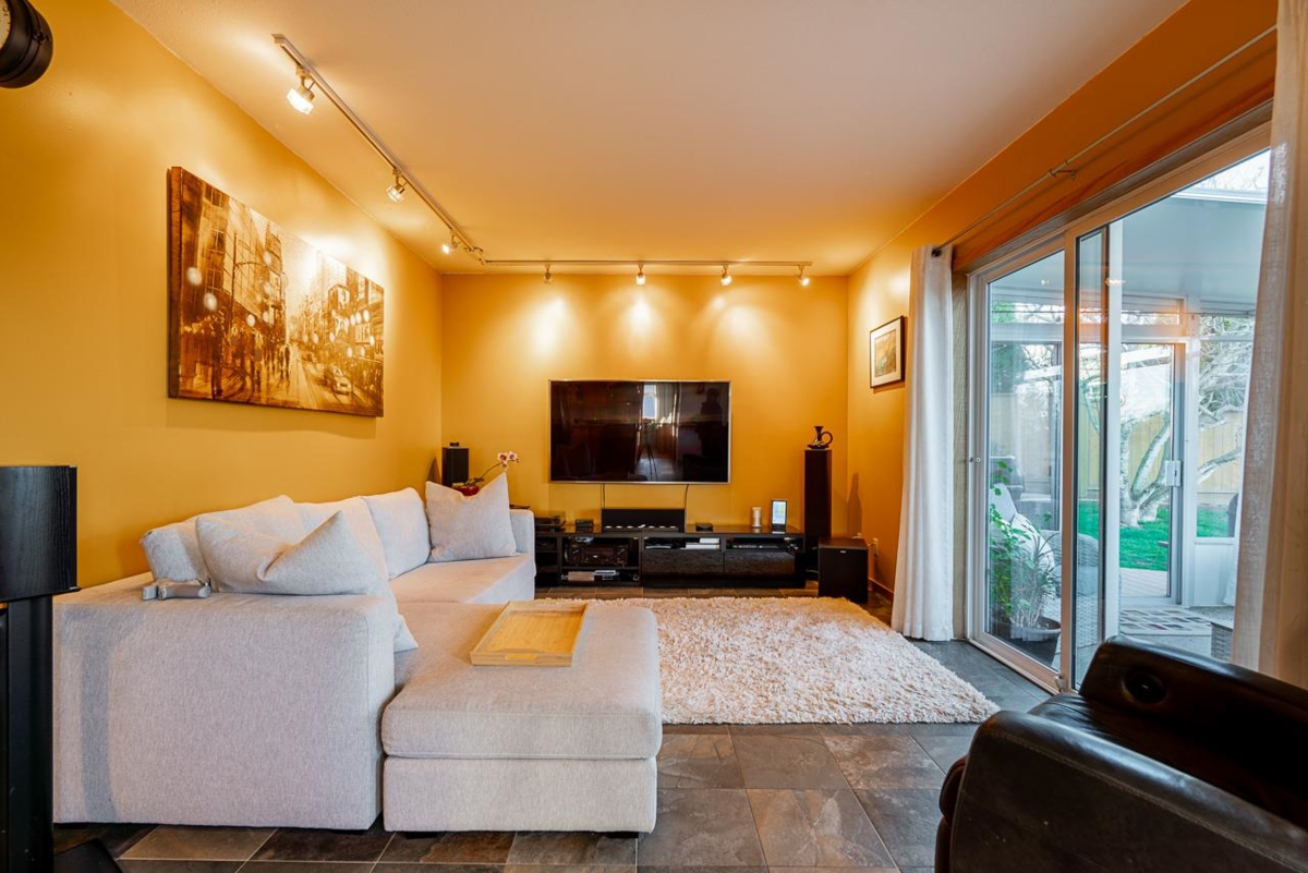 Dining Area Photo of 7926 161 Street, Surrey, BC