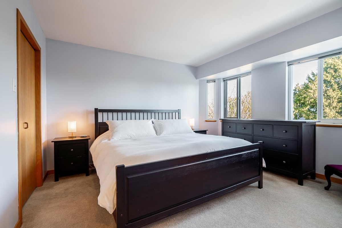 Entry Foyer Photo of 7926 161 Street, Surrey, BC