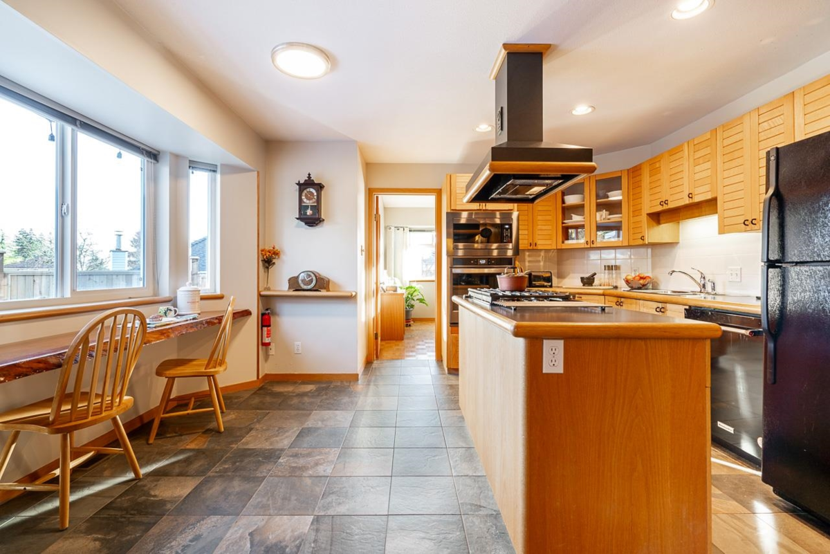 Kitchen Photo of 7926 161 Street, Surrey, BC