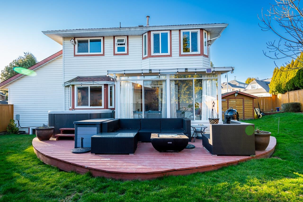 Living Room Photo of 7926 161 Street, Surrey, BC