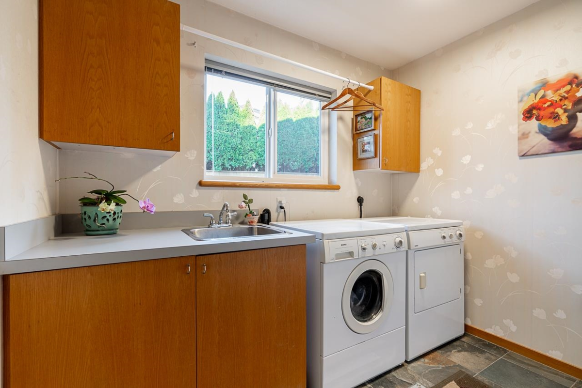 Mudroom Photo of 7926 161 Street, Surrey, BC