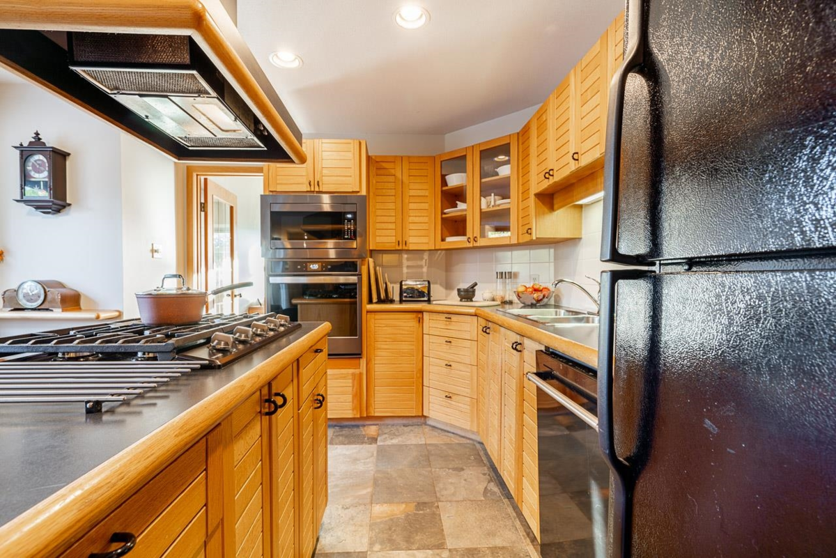 Primary Bathroom Photo of 7926 161 Street, Surrey, BC