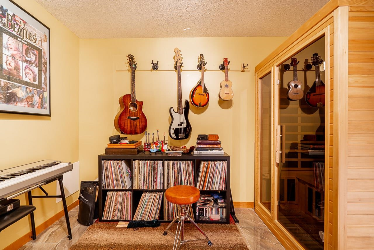 Swimming Pool Photo of 7926 161 Street, Surrey, BC