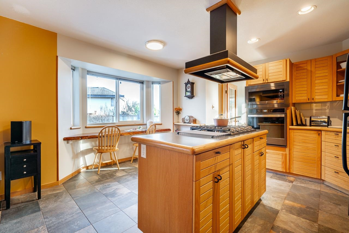 Walk-In Closet Photo of 7926 161 Street, Surrey, BC