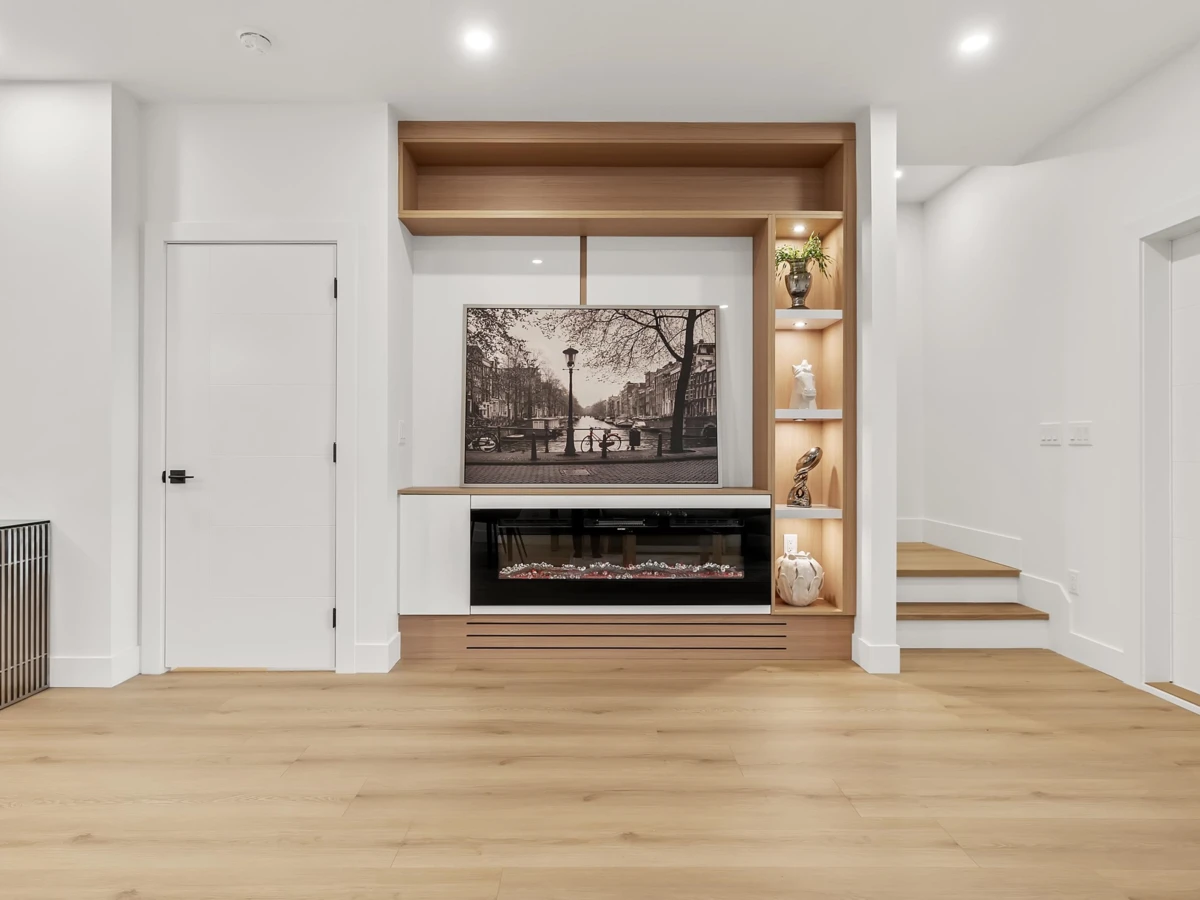 Dining Area Photo of 101 16697 16 Avenue, Surrey, BC