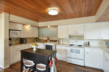 Breakfast Nook Photo of 4279 Francis Peninsula Road, Madeira Park, BC