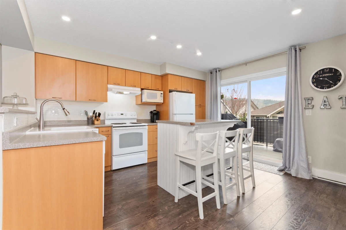Dining Area Photo of 33 4401 Blauson Boulevard, Abbotsford, BC