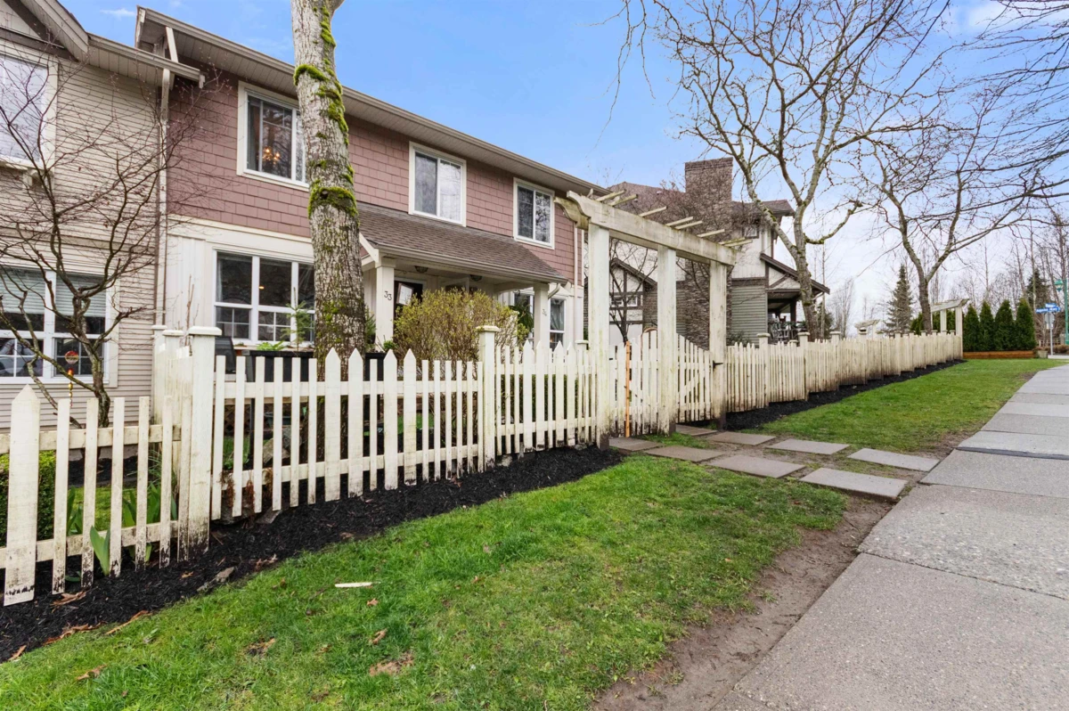 Exterior Rear Photo of 33 4401 Blauson Boulevard, Abbotsford, BC