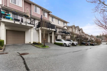 Front Yard Photo of 33 4401 Blauson Boulevard, Abbotsford, BC