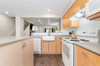 Kitchen Photo of 33 4401 Blauson Boulevard, Abbotsford, BC