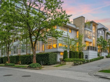 Backyard Photo of 1576 W 8 Avenue, Vancouver, BC