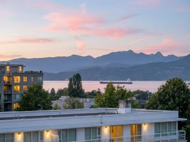 Hot Tub / Spa Photo of 1576 W 8 Avenue, Vancouver, BC