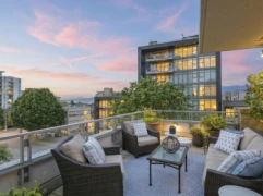 1576 W 8 Avenue, Vancouver, BC
