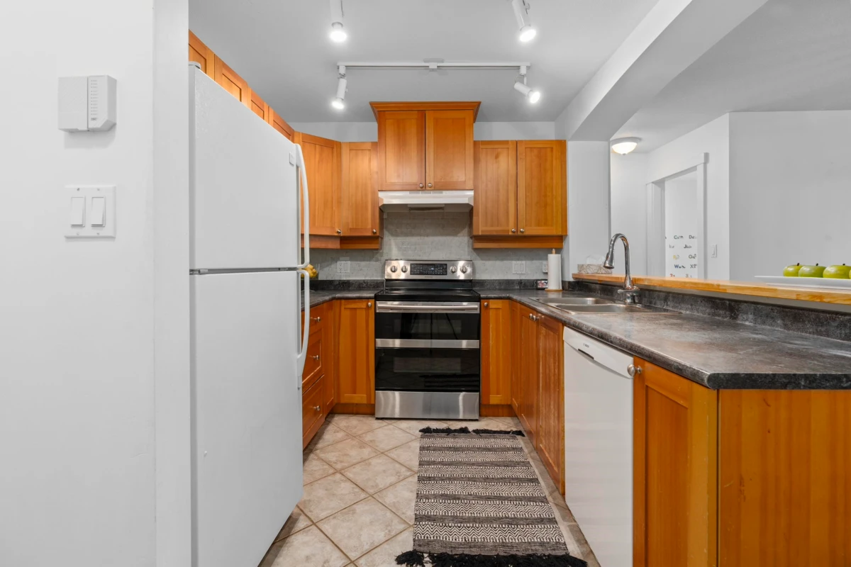 Dining Area Photo of 212 1432 Parkway Boulevard, Coquitlam, BC