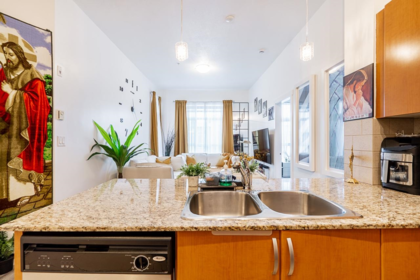 Guest Bathroom Photo of 516 13733 107a Avenue, Surrey, BC