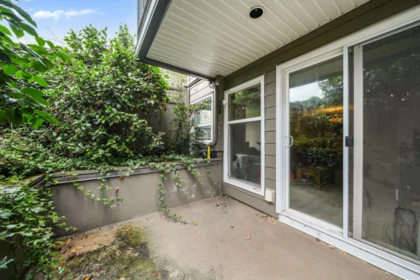 Kitchen Photo of 3 1870 E Southmere Crescent, Surrey, BC
