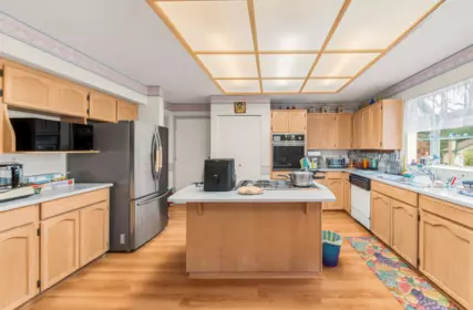 Kitchen Island Photo of 2974 Delahaye Drive, Coquitlam, BC