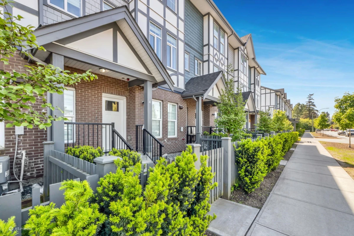 Living Room Photo of 4 17528 60 Avenue, Surrey, BC