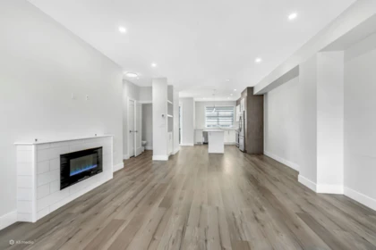 Primary Bathroom Photo of 4 17528 60 Avenue, Surrey, BC