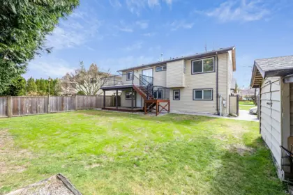 Front Yard Photo of 20885 124th Avenue, Maple Ridge, BC