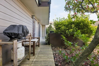 Garden / Landscaping Photo of 152A W 18th Street, North Vancouver, BC