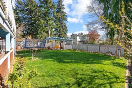 Community Amenities Photo (Clubhouse) of 14710 16a Avenue, Surrey, BC