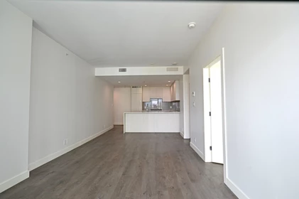 1001 5051 Imperial Street, Burnaby, BC, Burnaby — Apartment/Condo for sale