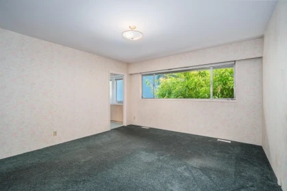 Breakfast Nook Photo of 5240 Halley Avenue, Burnaby, BC