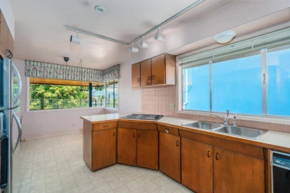 Kitchen Island Photo of 5240 Halley Avenue, Burnaby, BC