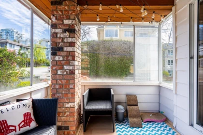 Front Yard Photo of 204 1390 Martin Street, White Rock, BC