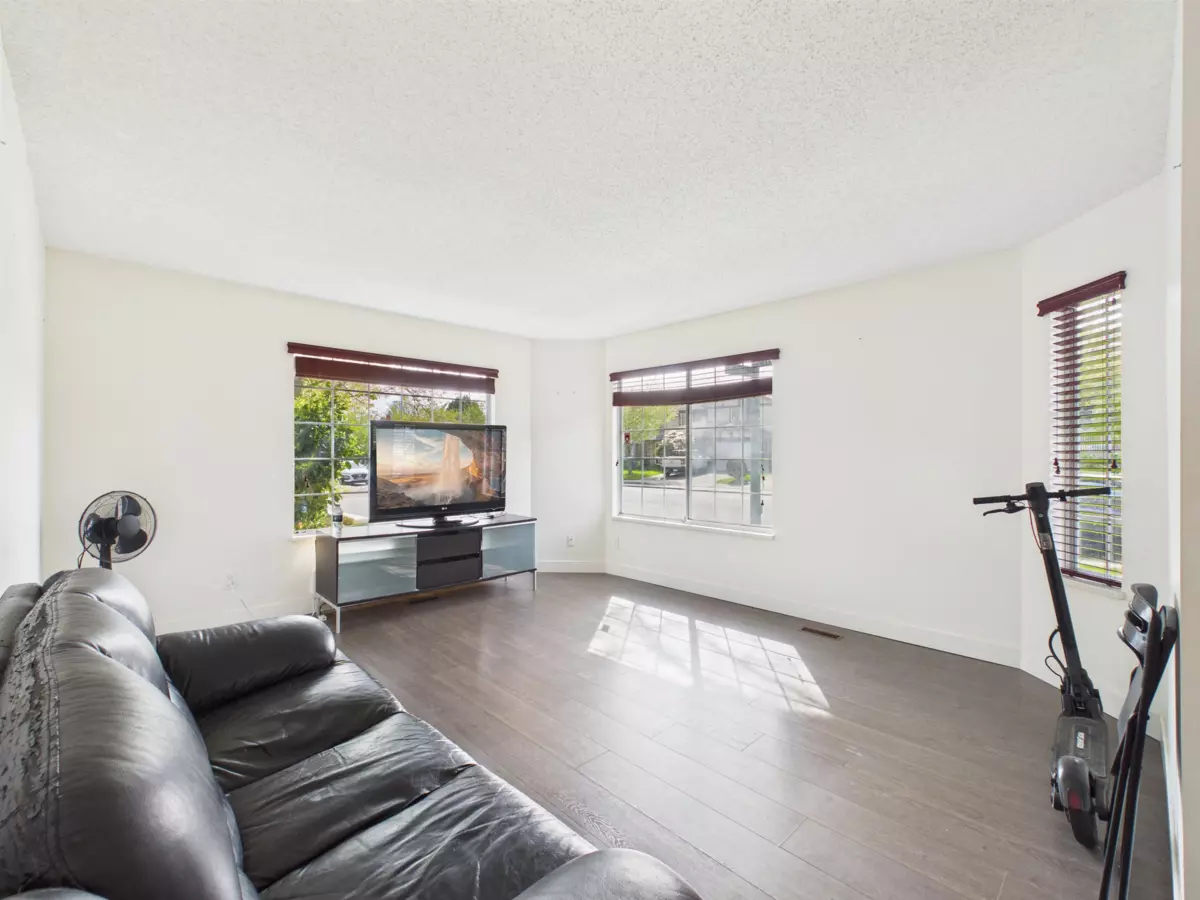 Living Room Photo of 6220 Lynas Lane, Richmond, BC