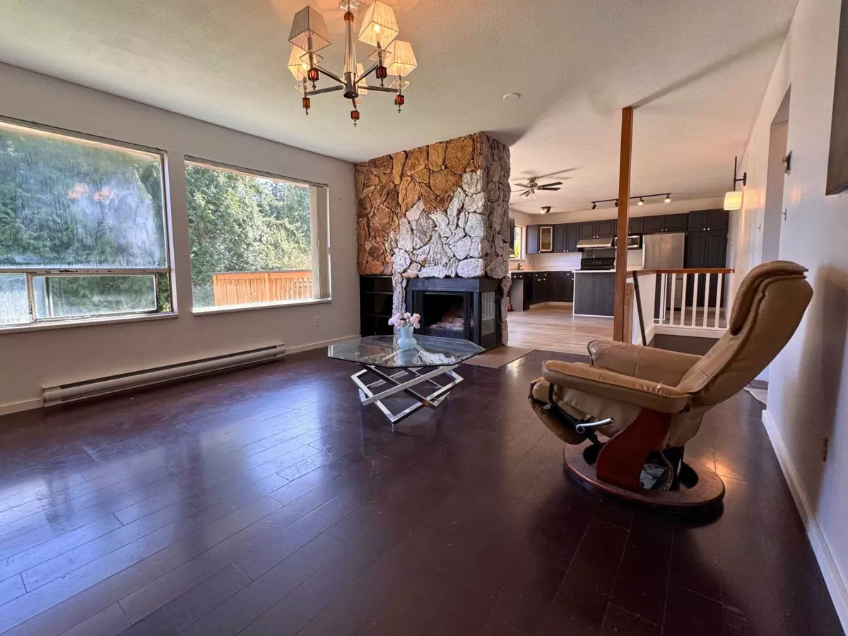 Dining Area Photo of 5799 Anchor Road, Sechelt, BC