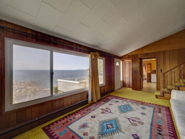 Office / Den Photo of 1708 Ocean Beach Esplanade, Gibsons, BC
