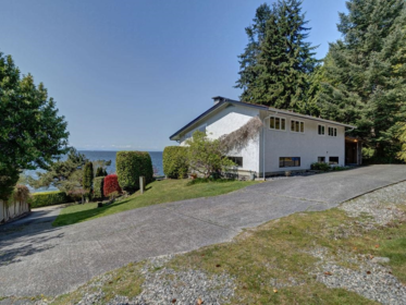 Primary Bedroom Photo of 1708 Ocean Beach Esplanade, Gibsons, BC