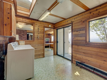 Walk-In Closet Photo of 1708 Ocean Beach Esplanade, Gibsons, BC