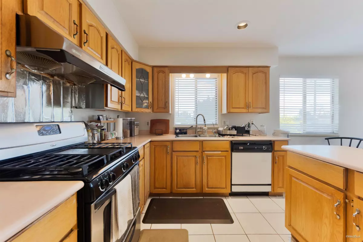 Dining Area Photo of 4355 Macdonald Avenue, Burnaby, BC