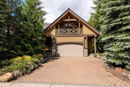 8115 Muirfield Crescent, Whistler, BC, Pemberton — 5 bed single family residence for sale