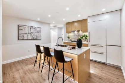 Kitchen Island Photo of 1104 200 Klahanie Court, West Vancouver, BC