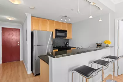 Kitchen Island Photo of 2505 928 Richards Street, Vancouver, BC