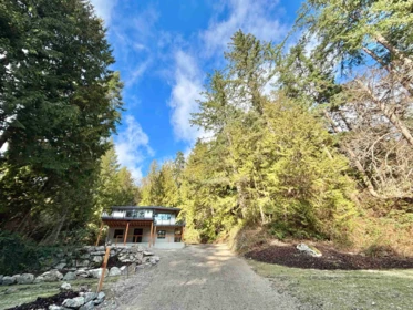 Garden / Landscaping Photo of 6960 Sunshine Coast Highway, Sechelt, BC