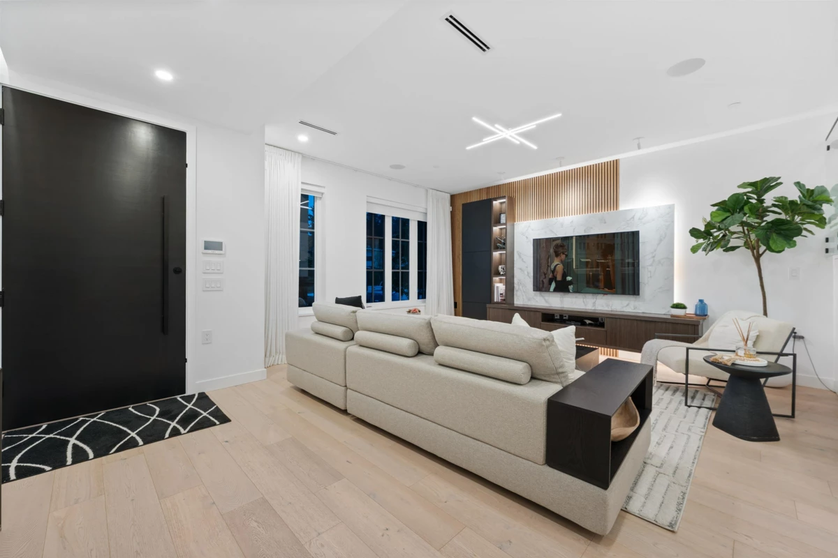 Living Room Photo of 1440 E 17th Avenue, Vancouver, BC