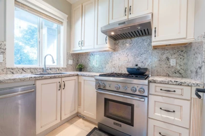 Kitchen Island Photo of 8180 Lundy Road, Richmond, BC