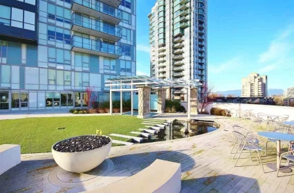 Front Yard Photo of 1902 13398 104 Avenue, Surrey, BC