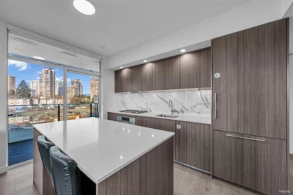 Primary Bathroom Photo of 307 6463 Silver Avenue, Burnaby, BC