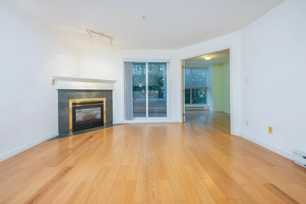 Family Room Photo of 313 10128 132 Street, Surrey, BC